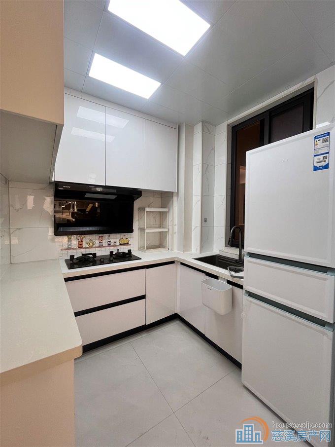 观湖佳苑93平精装修130万