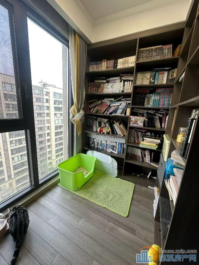 珑玥府凤凰层通地下室精装112平可读书