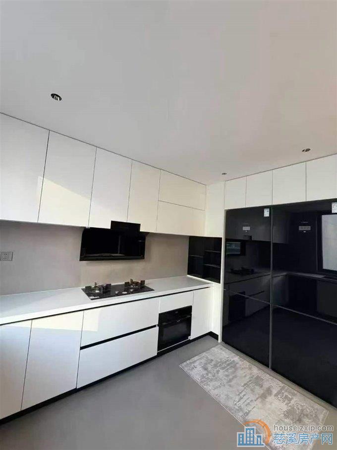 泊蔚里200平豪装未住350万