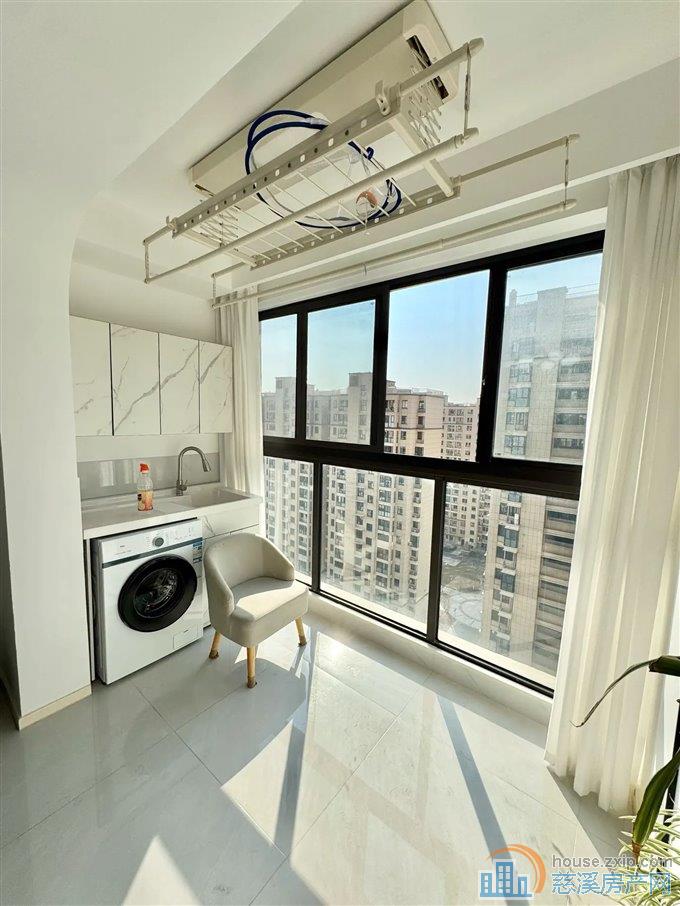 观湖佳苑93平130万精装修景观房