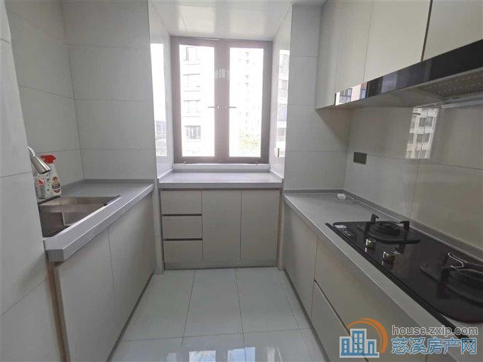 中海湖心半岛电梯洋房两室两卫带车位直接钥