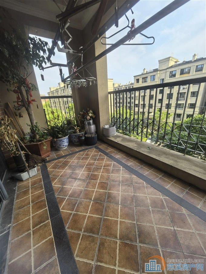 梵石花园160平138万精装送车位