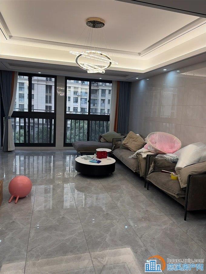 鸣北小区 婚装154平方175万带车位