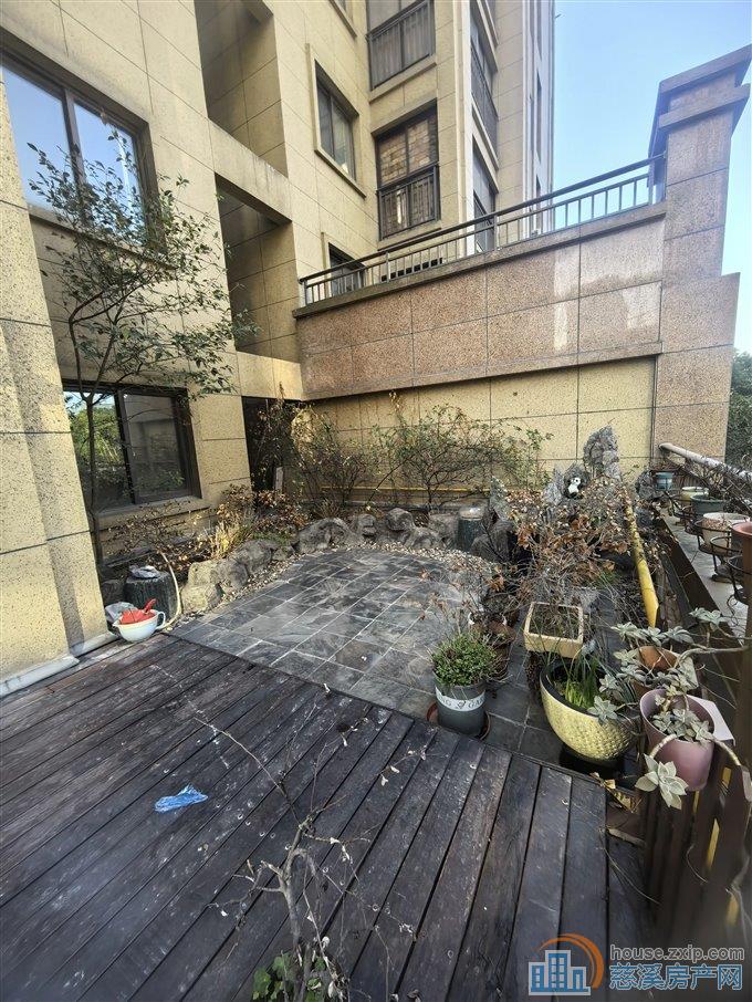 白金湾143平150.8万三开间带大露台