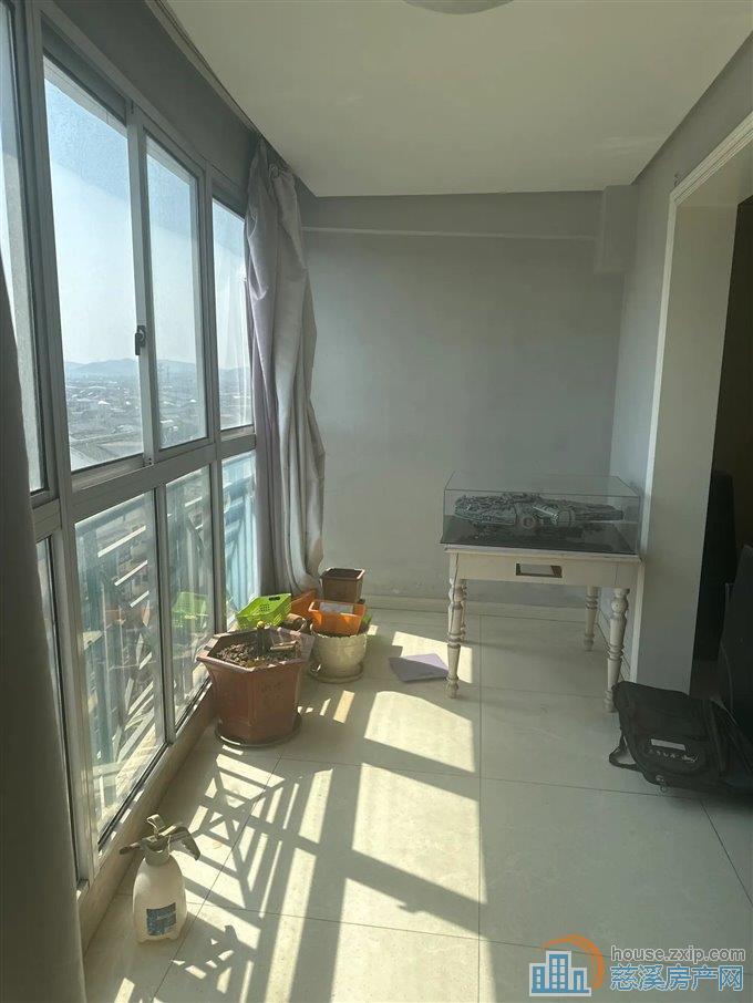 东方明珠城 LW位置 带双车位 欢迎联系