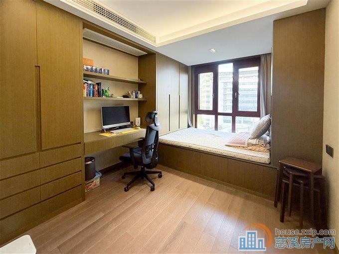 城西 豪装大平层 171平228万带车