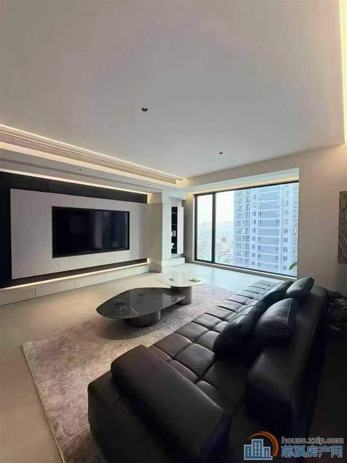 泊蔚里200平豪装未住350万