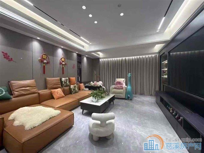 鸣北小区，152平+车位，豪装178万 