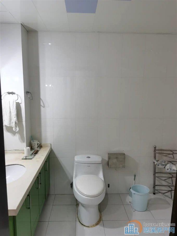 东方明珠城 精装带车位 户型好 欢迎参观