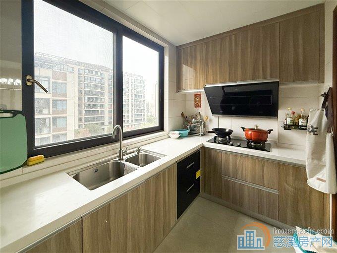 俯院江南南区143平275万送车位