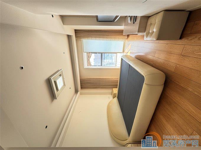 集贤斩中上层152平精装三室2800元 