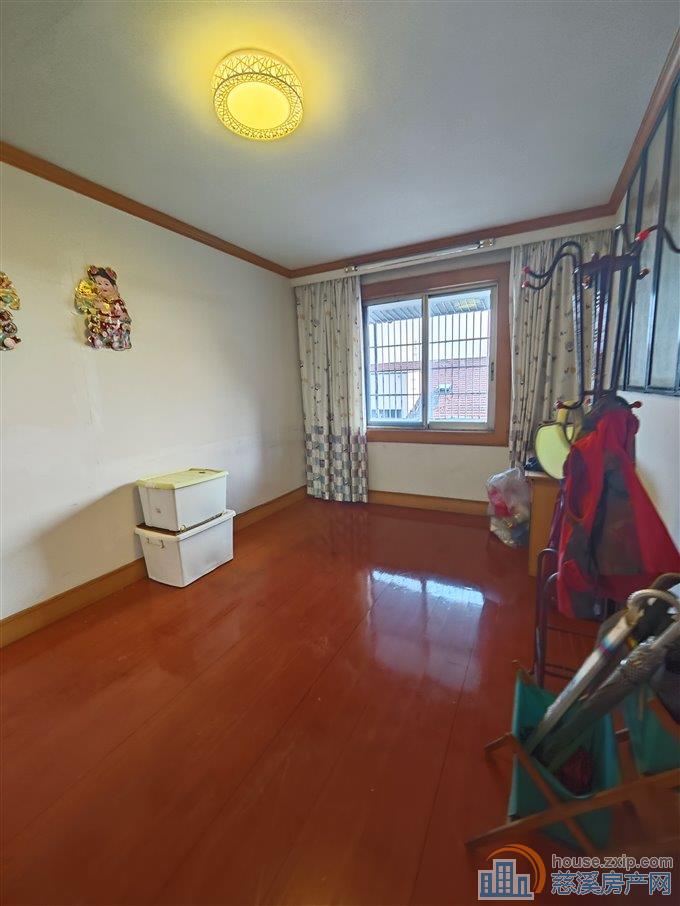 慈兴小区3楼74平+储藏室自住精装直接钥