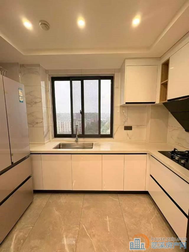 江南大院130平精装3室一书房带车位