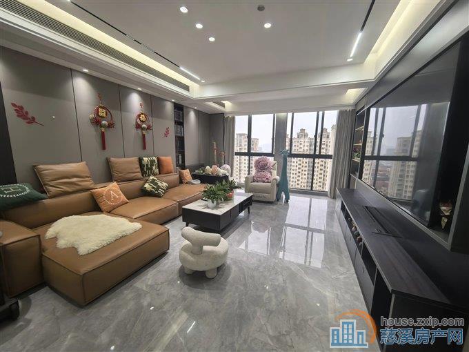 鸣北小区 豪华装修 带车位 黄金楼层