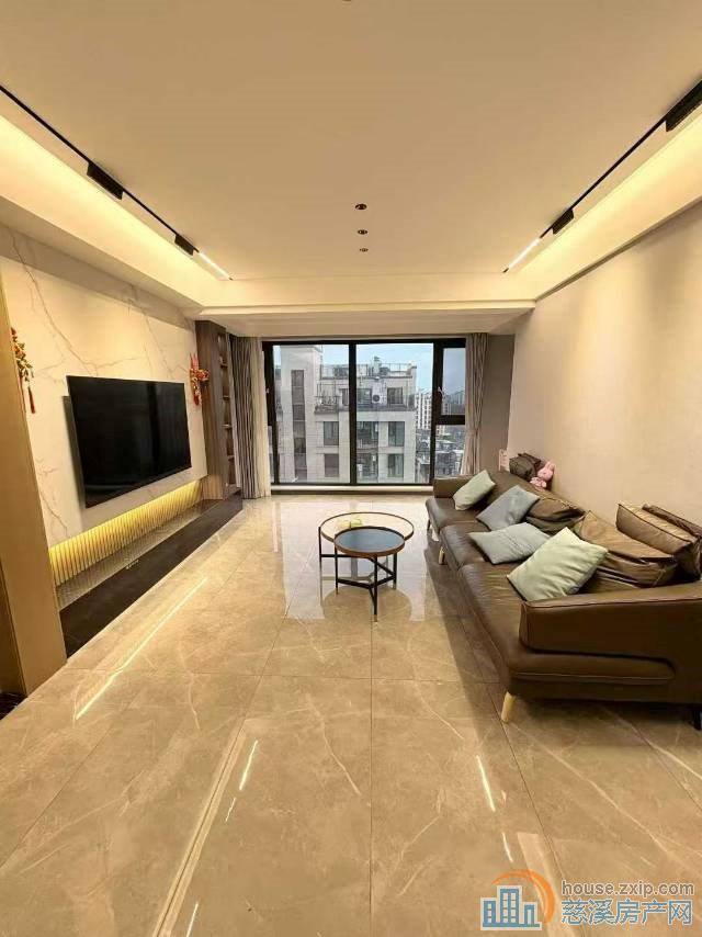 江南大院130平精装3室一书房带车位