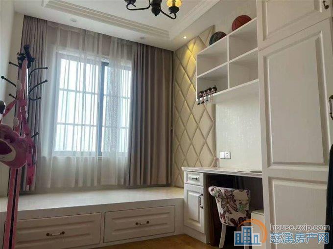 双和家苑二室包物业2800元自住精装