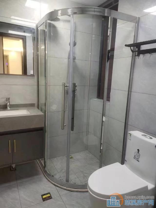 紫荆府精装三室一卫3900元包物业