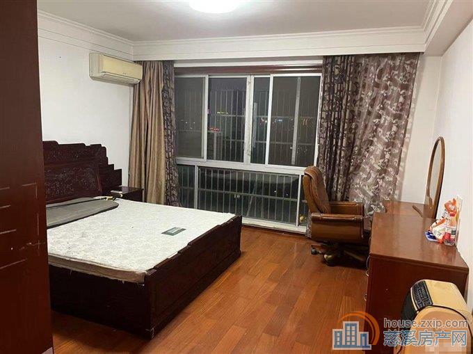 金旦花园五室可做员工宿舍3300元