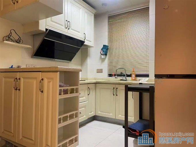 双和家苑二室包物业2800元自住精装