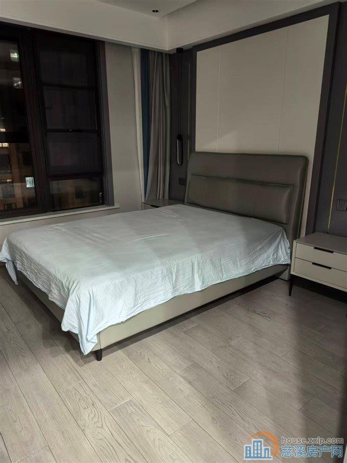 珑玥府上叠带星空露台精装送车位328万