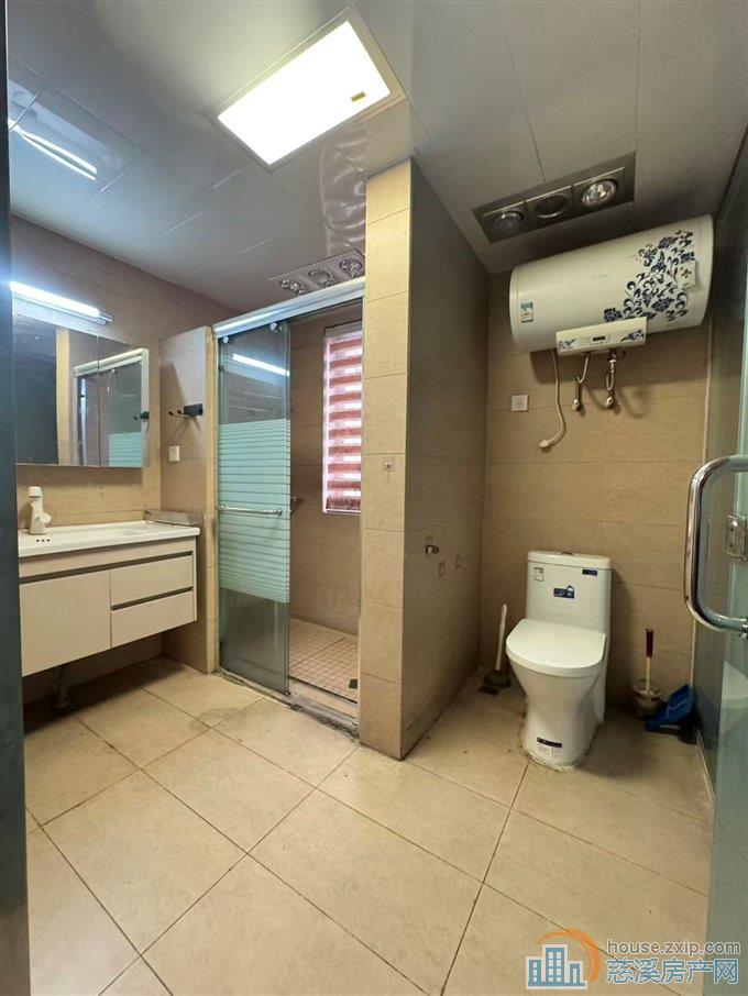 新城中心2楼150平+车库精装2200元