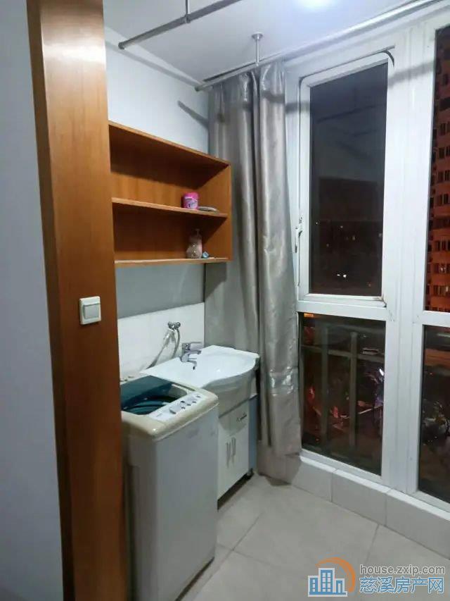 市中心 景观花苑 精装 月租金1400元