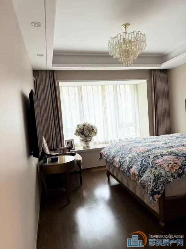 中海湖心半岛112平三房二卫豪装首次出租