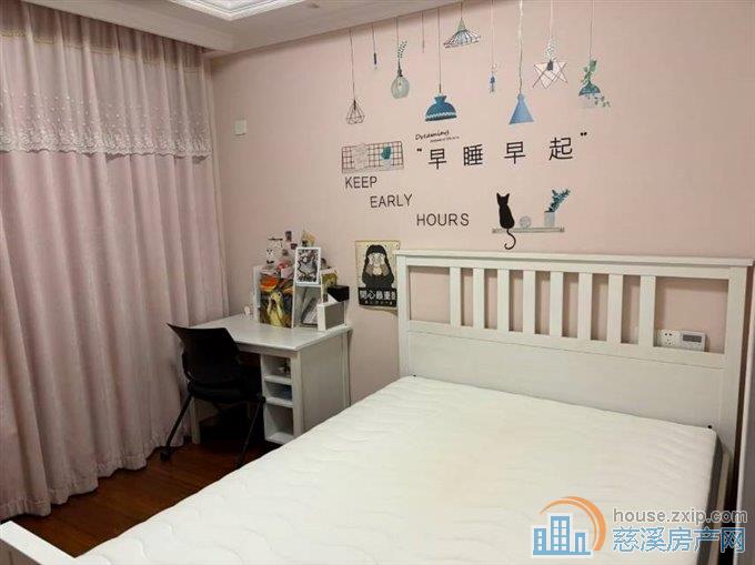 金仕华庭三室一卫现代装修3200元