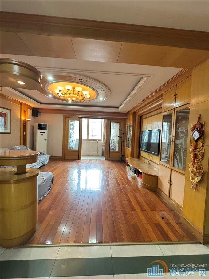 新城中心2楼150平+车库精装2200元