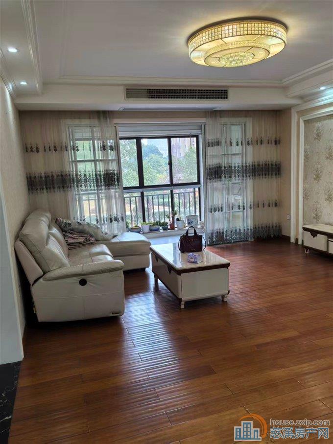 白金湾电梯房136平精装自住三室130万