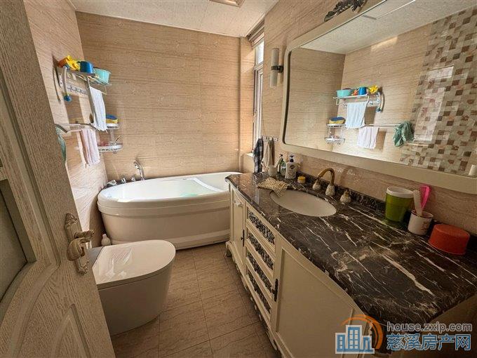 天赐家园 精装带地暖137平方160万