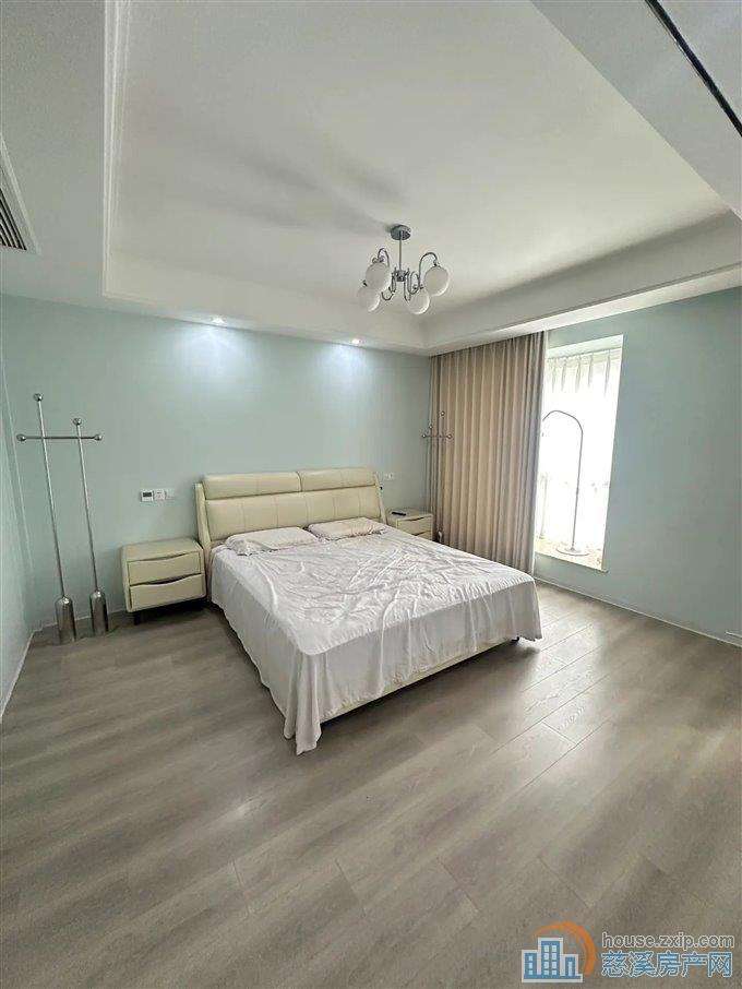 天赐家园复式三层 186平 送车位储物间