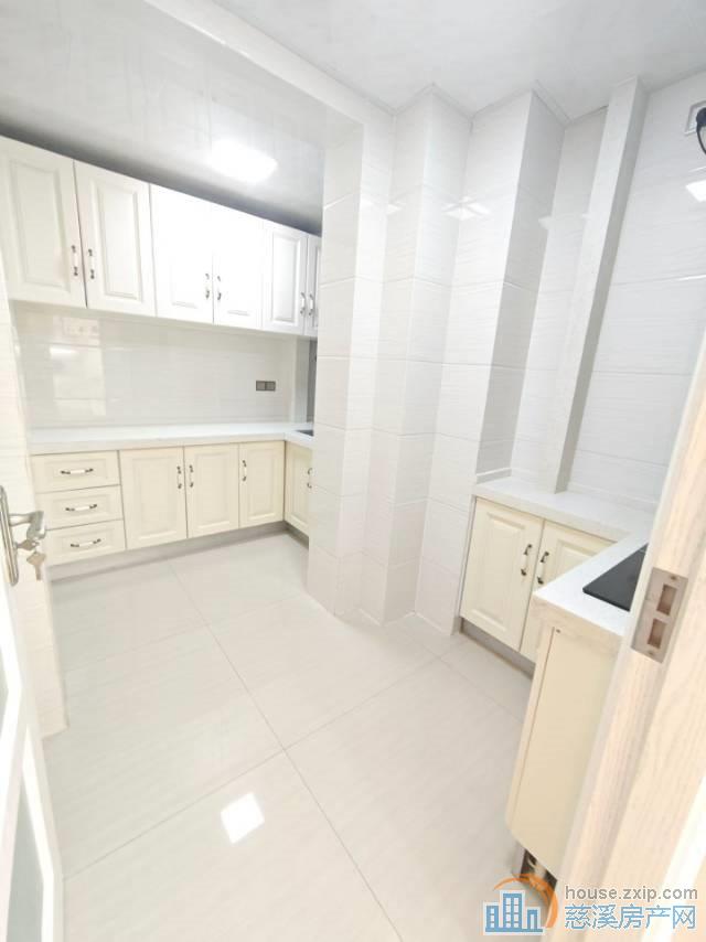 白金湾电梯房层佳132平精装129.8万