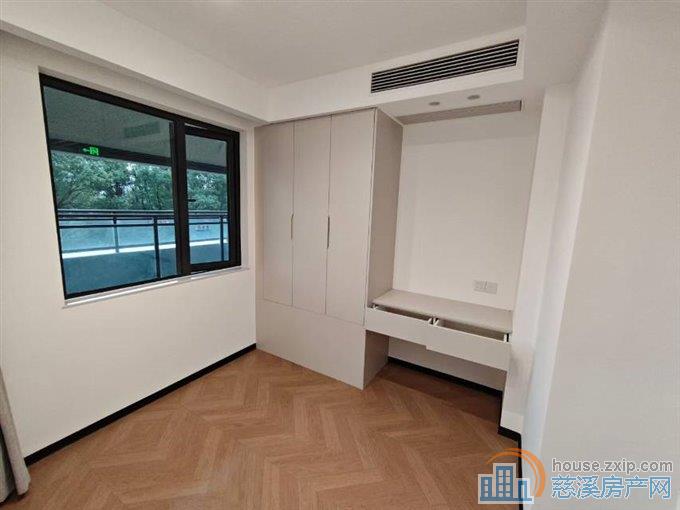 首次出租崇文府三室两厅两卫全新精装