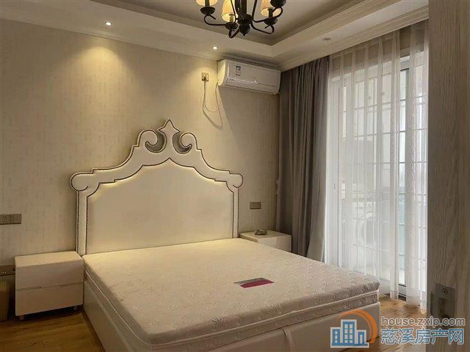 双和家苑 精装二室 月租金2600元