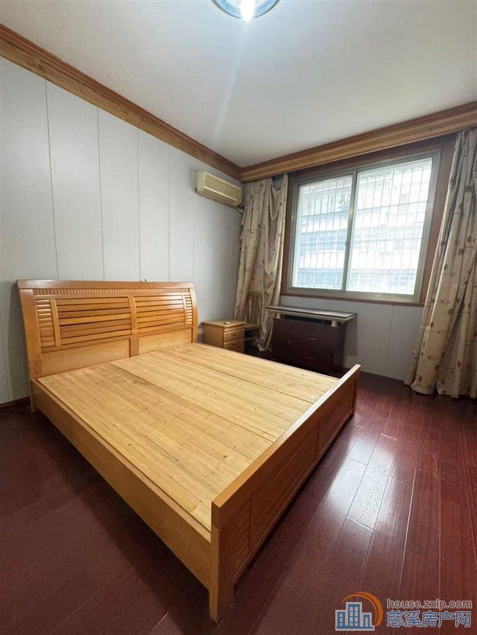 新城中心2楼150平+车库精装2200元