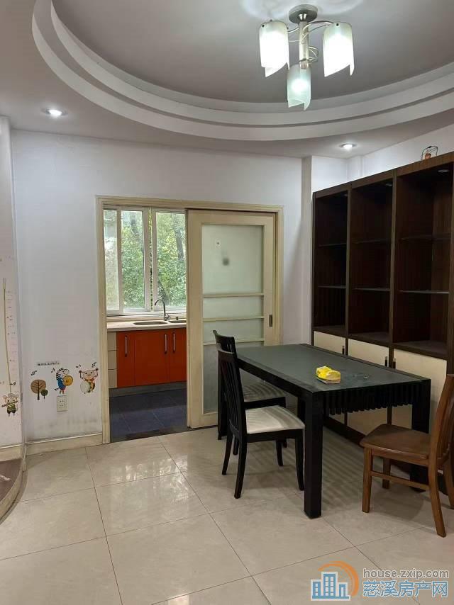 东兴苑北区二楼96平带架空层老精装