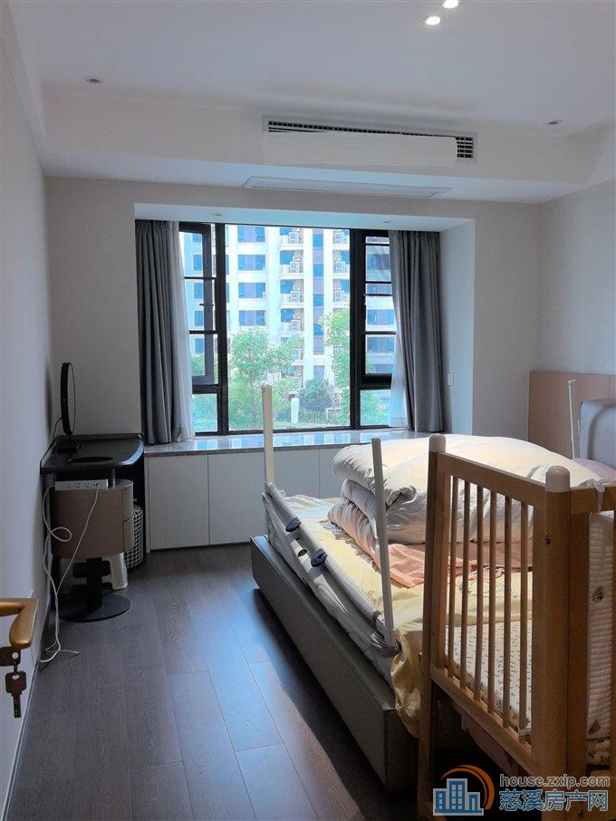 中海湖心半岛 精装102平方带车位