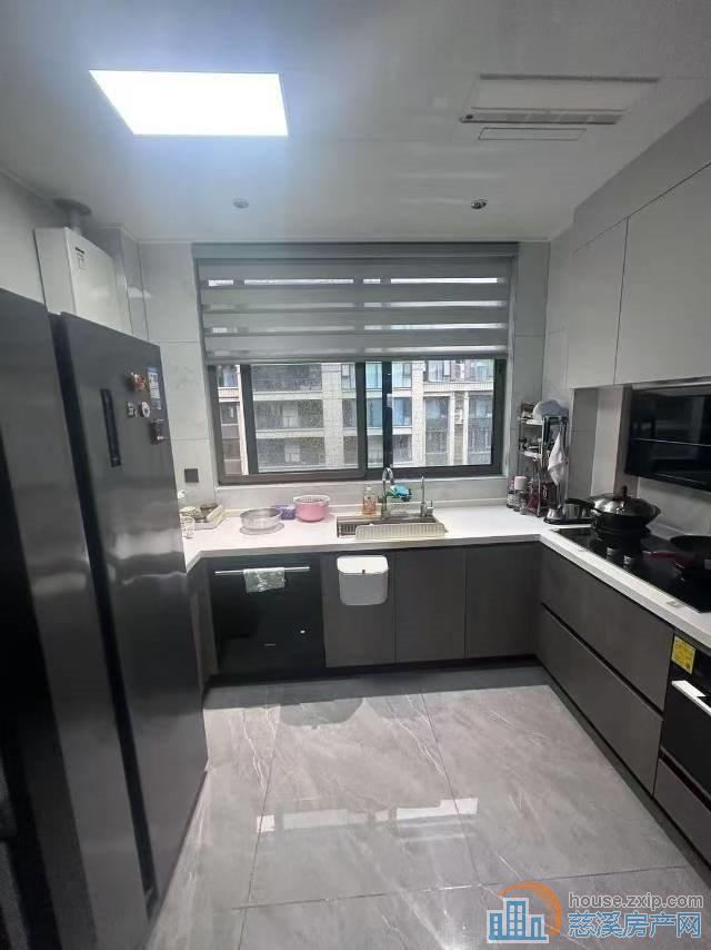 吾悦首府洋房楼层佳140平精装285万