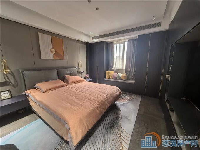 鸣北小区 豪华装修 带车位 黄金楼层