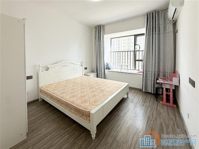 悦华府 精装修127平方163万车位