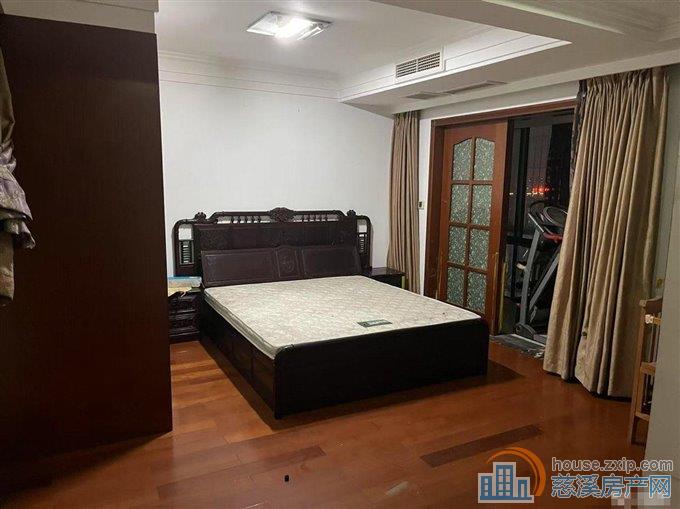 金旦花园五室可做员工宿舍3300元