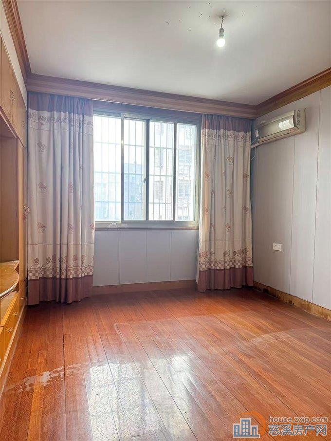 新城中心2楼150平+车库精装2200元