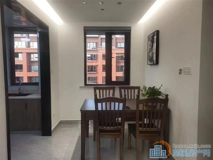 紫荆府精装三室一卫3900元包物业