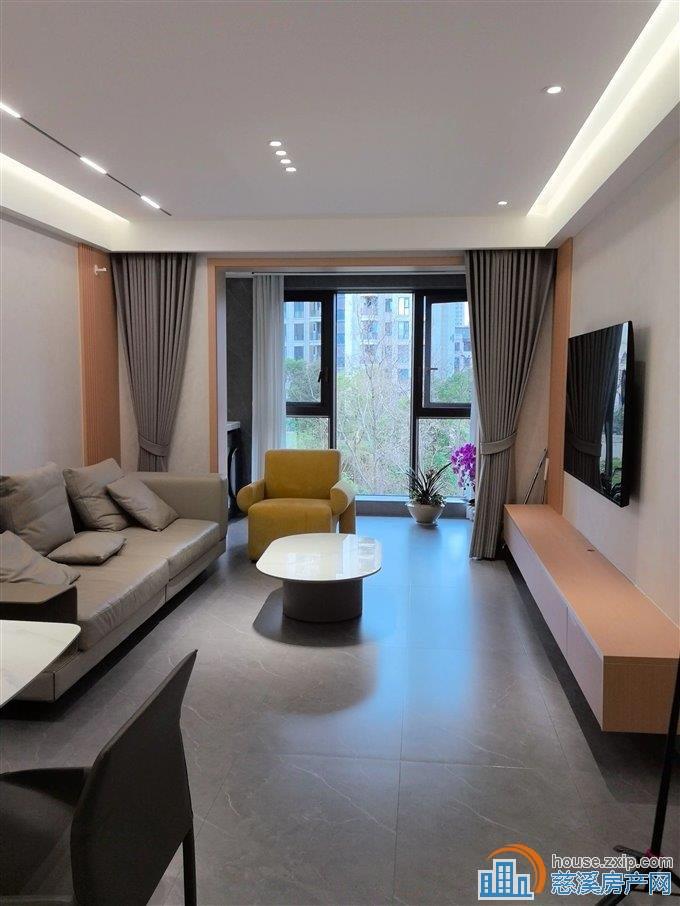 湖心半岛 102平 精装带车位198万