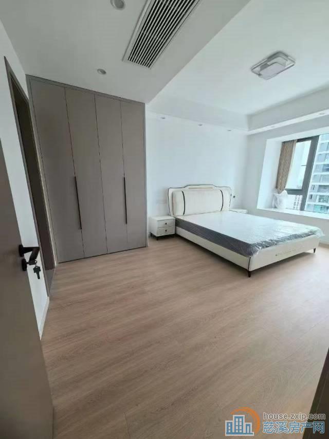 湖樾云著129平三室精装中间层4200元