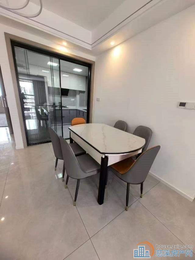 湖樾云著129平三室精装中间层4200元