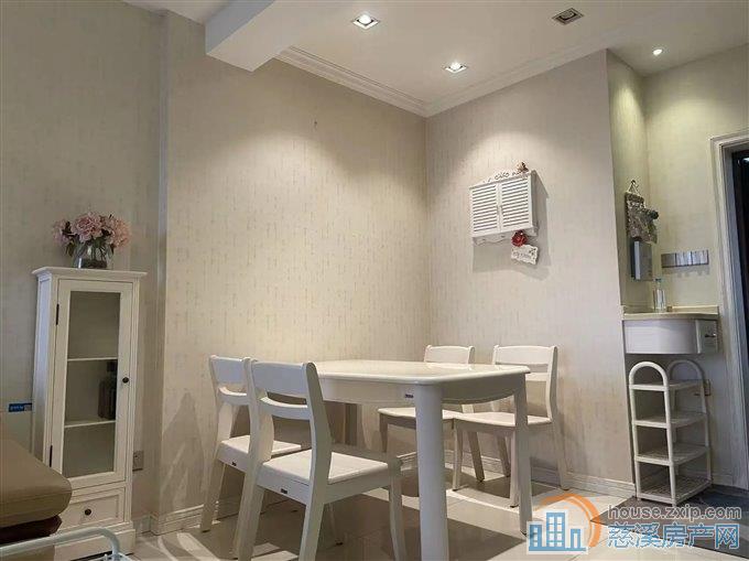 双和家苑 精装二室 月租金2600元