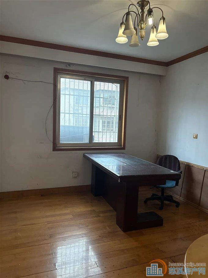 吉祥新村 简装150平方105万带车库