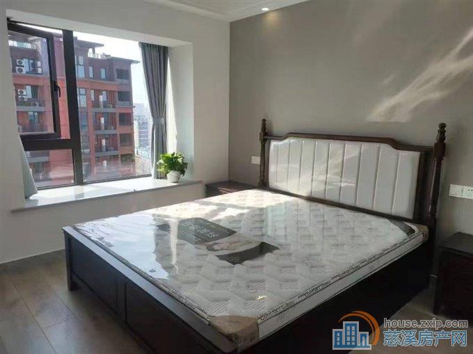 紫荆府精装三室一卫3900元包物业